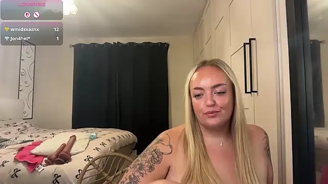 Snapshot of CurvyWetWife chatting on July 2026 08:29:02 AM CurvyWetWife online show from July 2026 08:29:02 AM