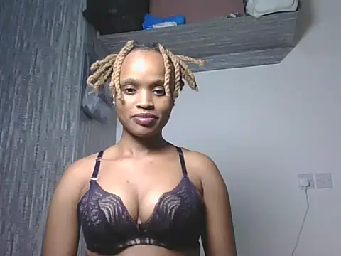 Snapshot of Tempting_Ebony chatting on June 2026 06:45:01 PM Tempting Ebony online show from June 2026 06:45:01 PM