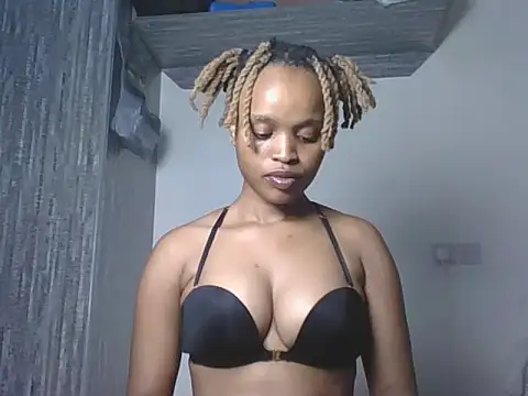 Snapshot of Tempting_Ebony chatting on July 2026 08:02:01 PM Tempting Ebony online show from July 2026 08:02:01 PM