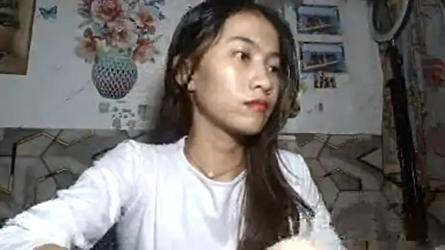 Snapshot of DeeannGunby chatting on June 2026 04:33:01 PM DeeannGunby online show from June 2026 04:33:01 PM