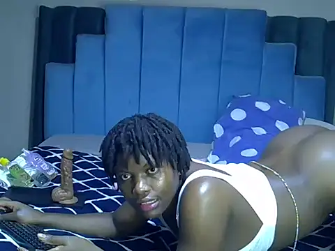 Snapshot of melanin_moon chatting on June 2026 12:39:01 AM melanin moon online show from June 2026 12:39:01 AM