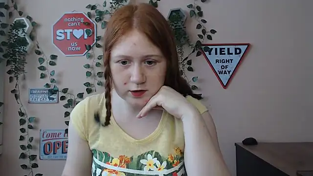 Snapshot of Red__Girll chatting on May 2026 11:28:01 AM Red Girll online show from May 2026 11:28:01 AM