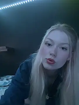 Snapshot of Venin-rose chatting on May 2026 10:37:02 PM Venin-rose online show from May 2026 10:37:02 PM