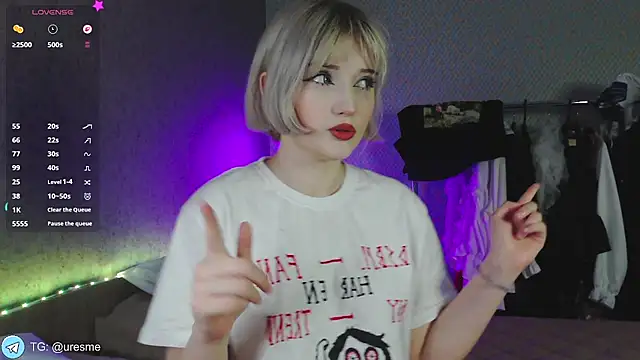 Esme Velvet online show from May 2026 02:13:01 PM
