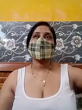 Wildsimmi25 online show from May 2026 07:31:01 PM