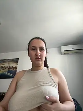 Snapshot of SweetTerrea chatting on May 2026 07:03:01 AM SweetTerrea online show from May 2026 07:03:01 AM