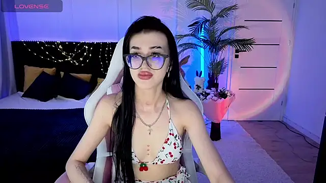 Snapshot of Ariella_Me chatting on June 2026 06:47:01 PM Ariella Me online show from June 2026 06:47:01 PM