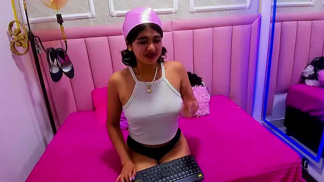 Snapshot of velvet_girll chatting on June 2026 05:38:02 AM velvet girll online show from June 2026 05:38:02 AM