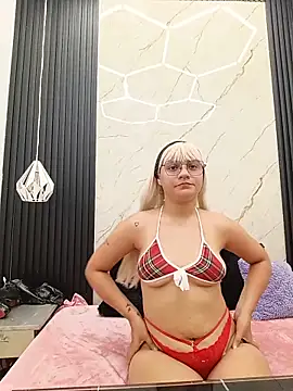 AuraRios online show from June 2026 07:38:01 PM