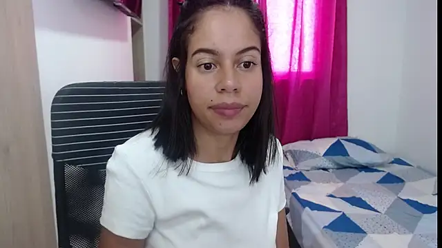 Snapshot of Valeria_Santos_ chatting on June 2026 01:43:01 PM Valeria Santos online show from June 2026 01:43:01 PM
