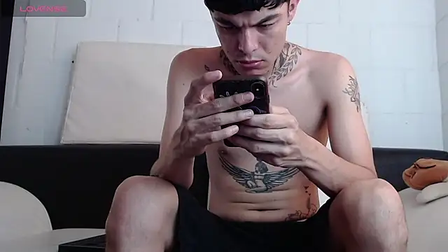 Snapshot of badboy-fox chatting on June 2026 05:38:02 PM badboy-fox online show from June 2026 05:38:02 PM