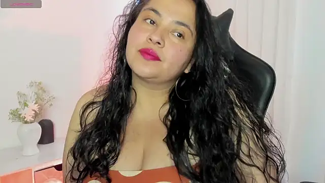 Snapshot of JadeBellee chatting on May 2026 04:46:02 PM JadeBellee online show from May 2026 04:46:02 PM