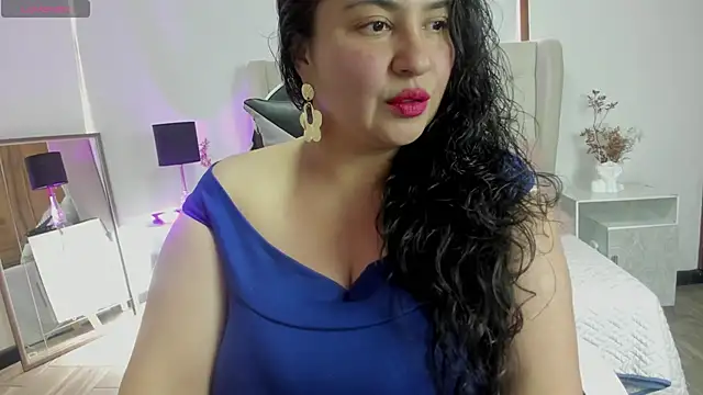 JadeBellee online show from June 2026 06:21:01 PM