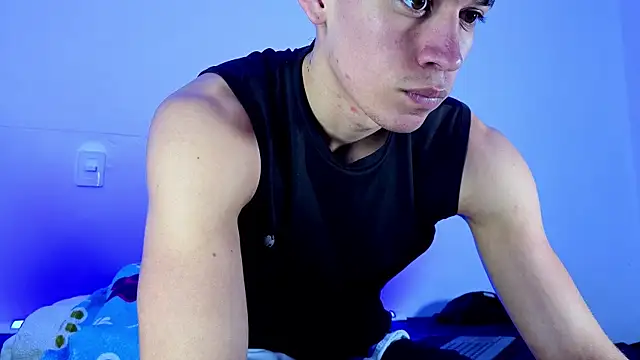 Snapshot of Luke_Muscle chatting on May 2026 01:06:01 PM Luke Muscle online show from May 2026 01:06:01 PM