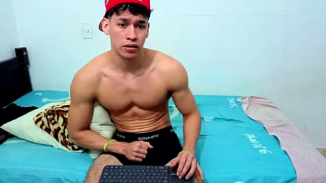 Snapshot of Luke_Muscle chatting on June 2026 02:34:02 AM Luke Muscle online show from June 2026 02:34:02 AM