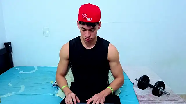 Snapshot of Luke_Muscle chatting on June 2026 02:39:01 PM Luke Muscle online show from June 2026 02:39:01 PM