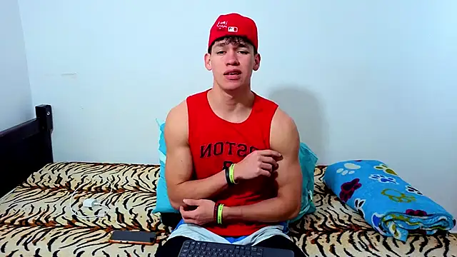 Snapshot of Luke_Muscle chatting on June 2026 01:25:01 PM Luke Muscle online show from June 2026 01:25:01 PM