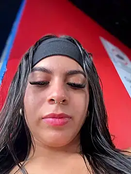 Snapshot of Eveliin__ chatting on June 2026 07:28:01 PM Eveliin online show from June 2026 07:28:01 PM