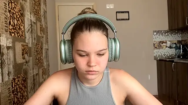Snapshot of HellyRay chatting on June 2026 01:09:02 PM HellyRay online show from June 2026 01:09:02 PM