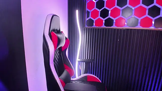 Snapshot of SantyFoxxs chatting on June 2026 03:45:01 AM SantyFoxxs online show from June 2026 03:45:01 AM