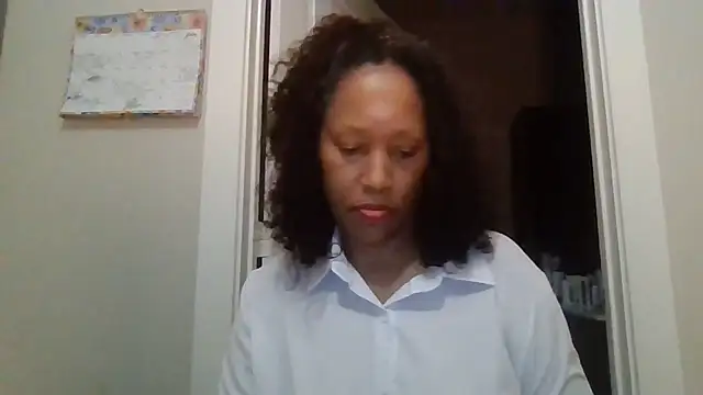 Snapshot of MsDeeLive chatting on May 2026 04:52:02 AM MsDeeLive online show from May 2026 04:52:02 AM