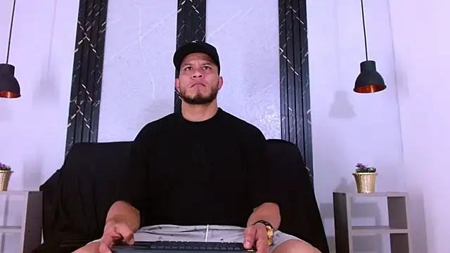 Snapshot of Maximiliano_Stronge chatting on June 2026 07:51:02 PM Maximiliano Stronge online show from June 2026 07:51:02 PM