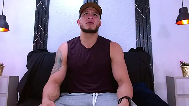 Snapshot of Maximiliano_Stronge chatting on June 2026 07:35:02 PM Maximiliano Stronge online show from June 2026 07:35:02 PM
