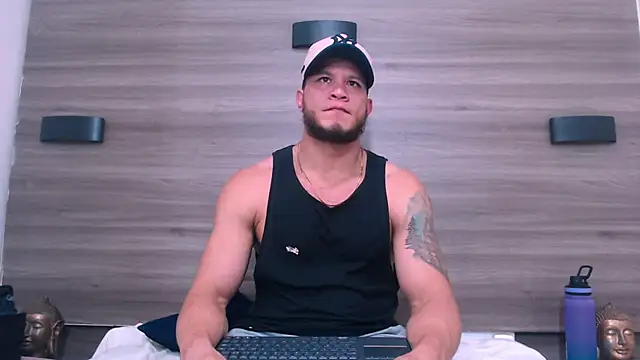 Snapshot of Maximiliano_Stronge chatting on June 2026 09:04:01 PM Maximiliano Stronge online show from June 2026 09:04:01 PM