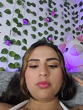 Snapshot of CarolinaGiraldo90 chatting on June 2026 01:37:01 AM CarolinaGiraldo90 online show from June 2026 01:37:01 AM