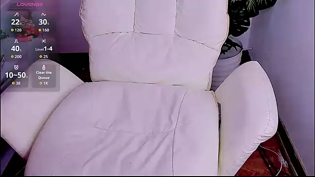 EmmySweety2k6 online show from June 2026 07:13:01 AM