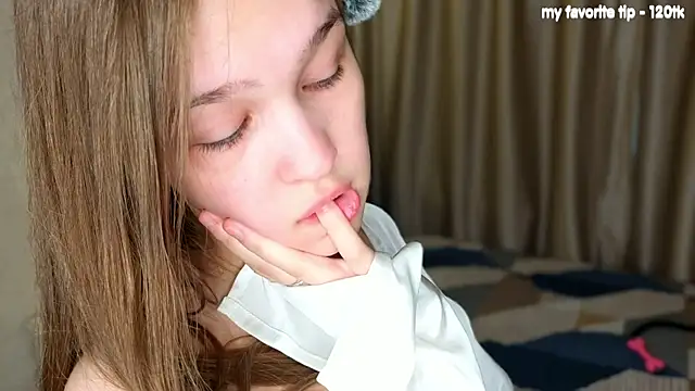 Snapshot of PlayfulMelly chatting on June 2026 05:12:01 AM PlayfulMelly online show from June 2026 05:12:01 AM