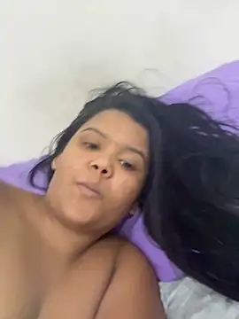 Eumileninha online show from June 2026 10:11:02 PM