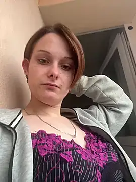 Quenn667 online show from June 2026 06:18:02 PM