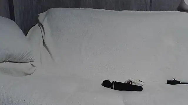 AnnaCrazyHot online show from December 2025 05:05:01 AM