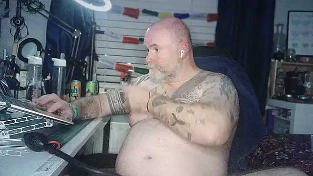 Snapshot of Tattooed_Dilf_01 chatting on August 2026 10:22:02 PM Tattooed Dilf 01 online show from August 2026 10:22:02 PM