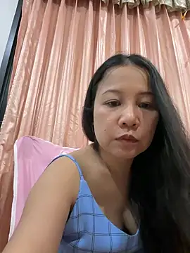Snapshot of LINDA_HD chatting on May 2026 01:29:02 PM LINDA HD online show from May 2026 01:29:02 PM