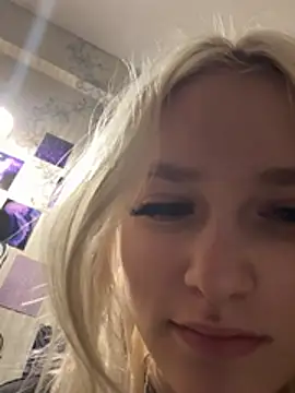 lisacryss3 online show from May 2026 07:42:02 PM