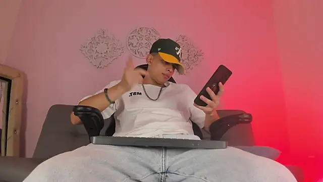 Snapshot of Matheww_strong chatting on May 2026 08:48:02 PM Matheww strong online show from May 2026 08:48:02 PM