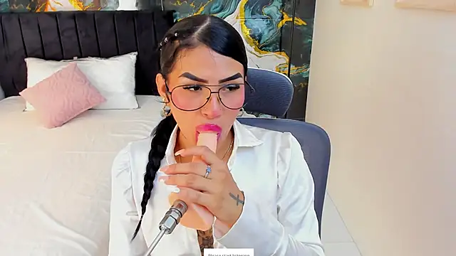 Alanna Wild online show from June 2026 07:11:01 PM