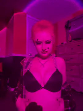 Snapshot of whimsicallylusty chatting on June 2026 01:35:02 PM whimsicallylusty online show from June 2026 01:35:02 PM