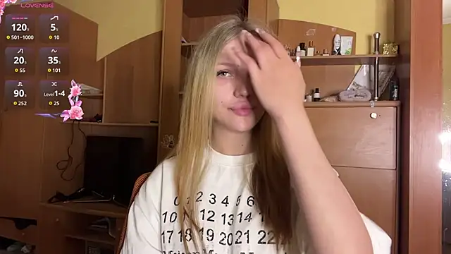 xXMelanieseXx online show from June 2026 04:33:01 PM