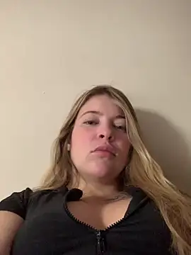 Snapshot of thania_bby chatting on June 2026 12:18:01 PM thania bby online show from June 2026 12:18:01 PM