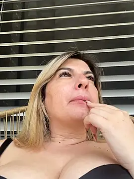 evaxxxcurvyxxx online show from June 2026 09:57:02 AM