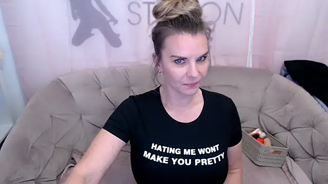 AischePervers online show from November 2025 07:25:01 PM