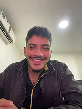 SalvadorVega online show from July 2026 05:37:02 PM