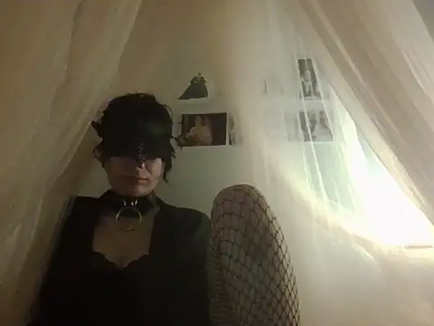 Snapshot of Nyx_Nuit chatting on June 2026 11:25:01 PM Nyx Nuit online show from June 2026 11:25:01 PM
