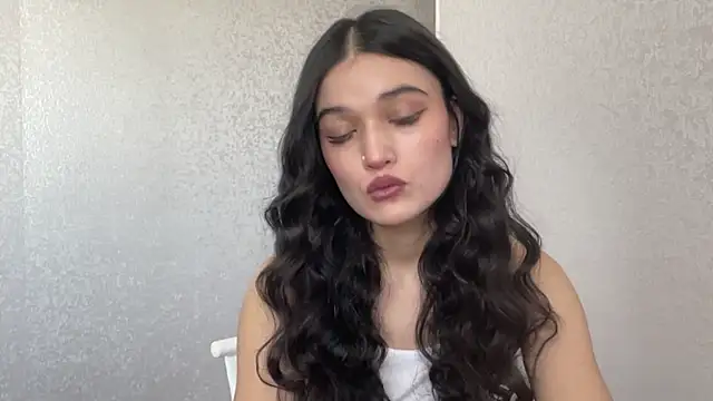 Snapshot of LisetteParajon chatting on July 2026 05:02:02 AM LisetteParajon online show from July 2026 05:02:02 AM