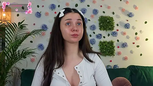 Snapshot of justmeavery chatting on June 2026 01:41:01 AM justmeavery online show from June 2026 01:41:01 AM