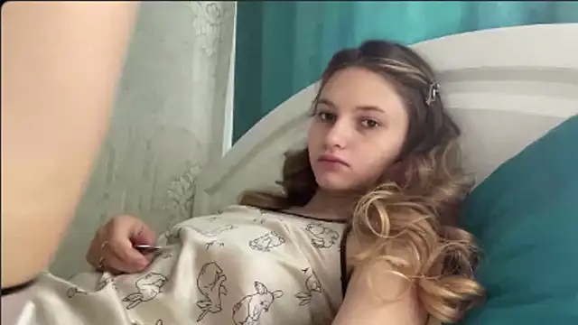 Snapshot of HeIen_cute chatting on July 2026 06:20:01 AM HeIen cute online show from July 2026 06:20:01 AM