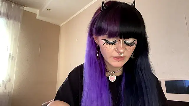 HolyCute online show from June 2026 04:20:01 PM